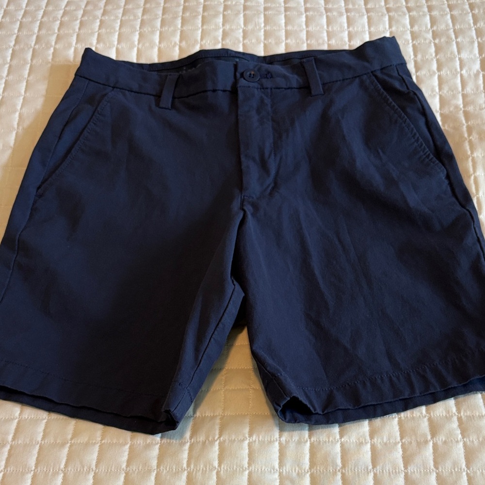 Men’s Performance Vineyard Vines Navy Shorts 28 waist